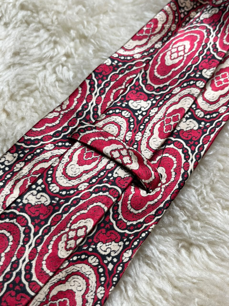 Gianfranco Ferre 100% Silk Tie Mens Red Black White Baroque Medallion Motif Italy