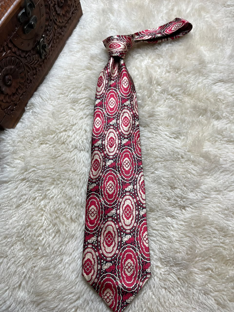 Gianfranco Ferre 100% Silk Tie Mens Red Black White Baroque Medallion Motif Italy