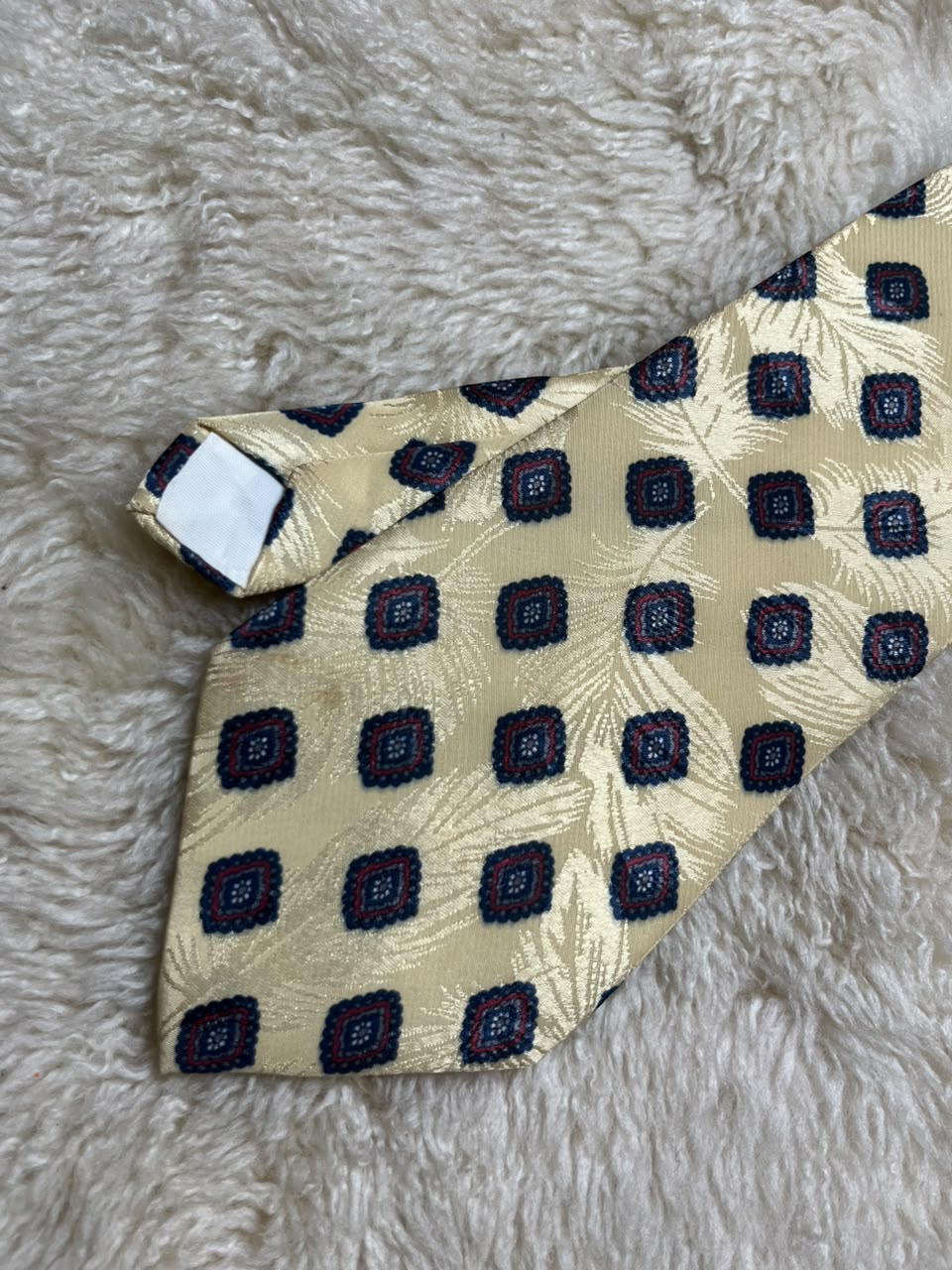 Van Heusen Tie Mens Champagne Gold Navy Red Geometric Medallion Leaf Motif