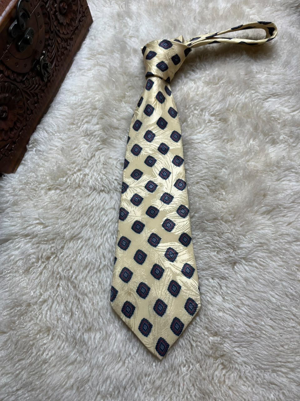 Van Heusen Tie Mens Champagne Gold Navy Red Geometric Medallion Leaf Motif
