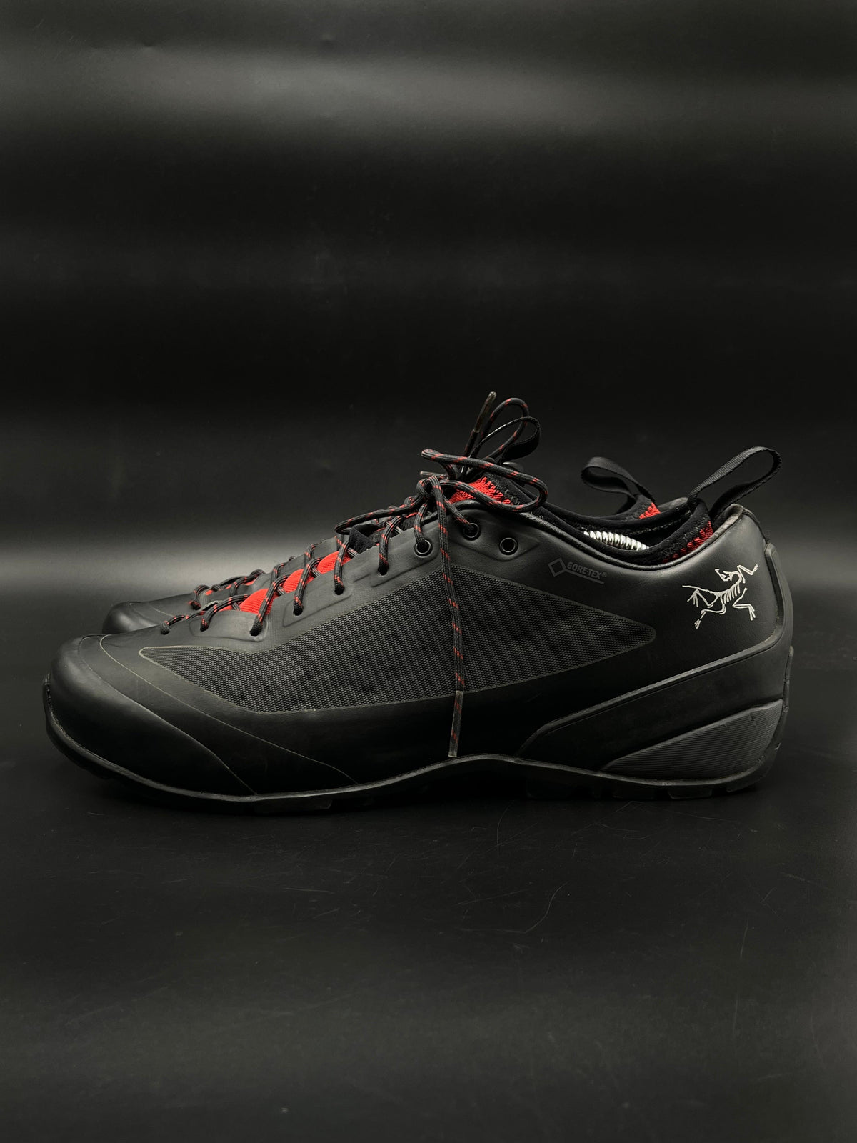 Arcteryx Acrux FL GTX Gore-Tex Vibram Approach Hiking Shoes Black Red - 44.5