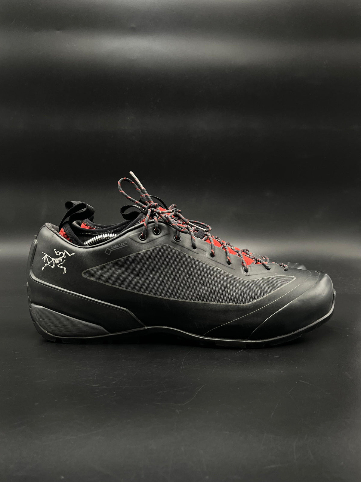 Arcteryx Acrux FL GTX Gore-Tex Vibram Approach Hiking Shoes Black Red - 44.5
