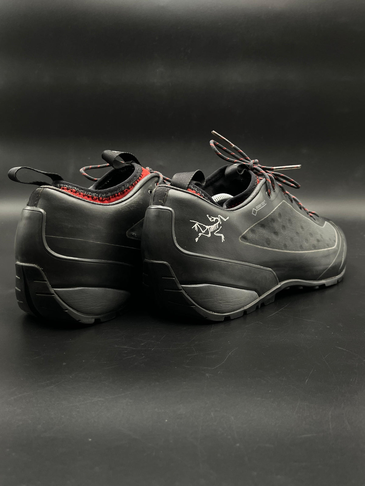 Arcteryx Acrux FL GTX Gore-Tex Vibram Approach Hiking Shoes Black Red - 44.5