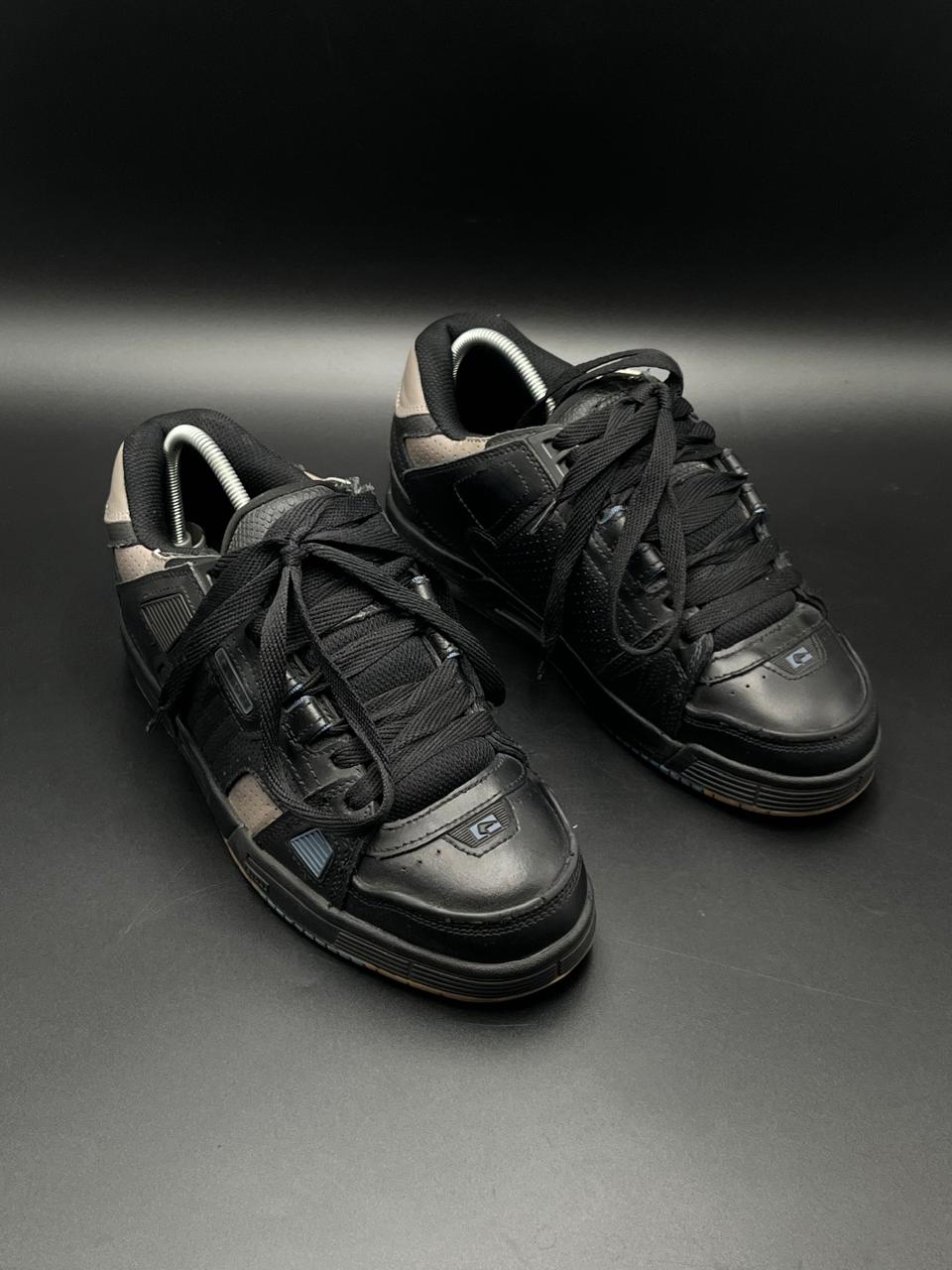 GLOBE SABRE SKATE SHOES